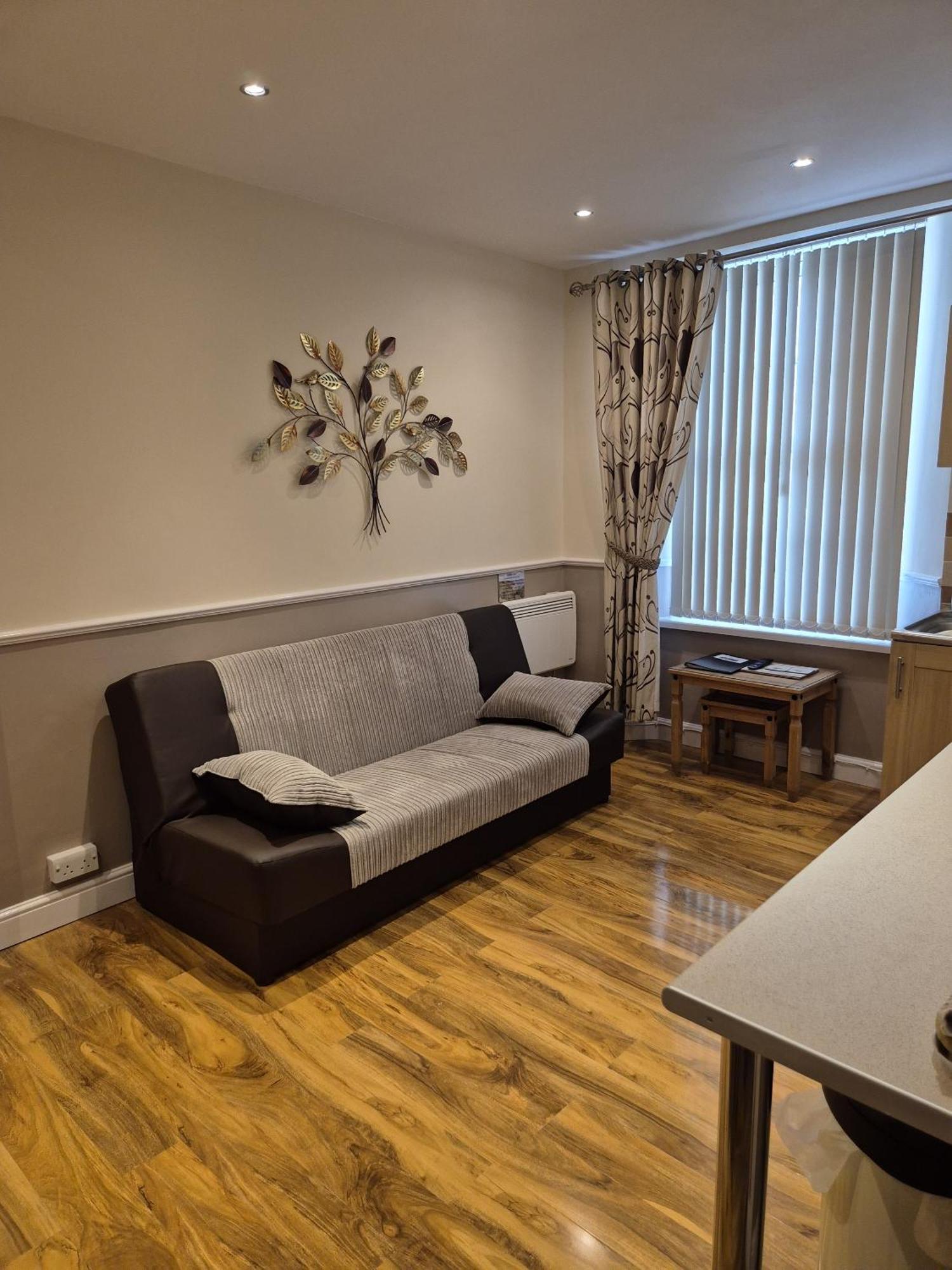 Appletorre House Holiday Flats - Pet Friendly And Private Parking Торки Екстериор снимка